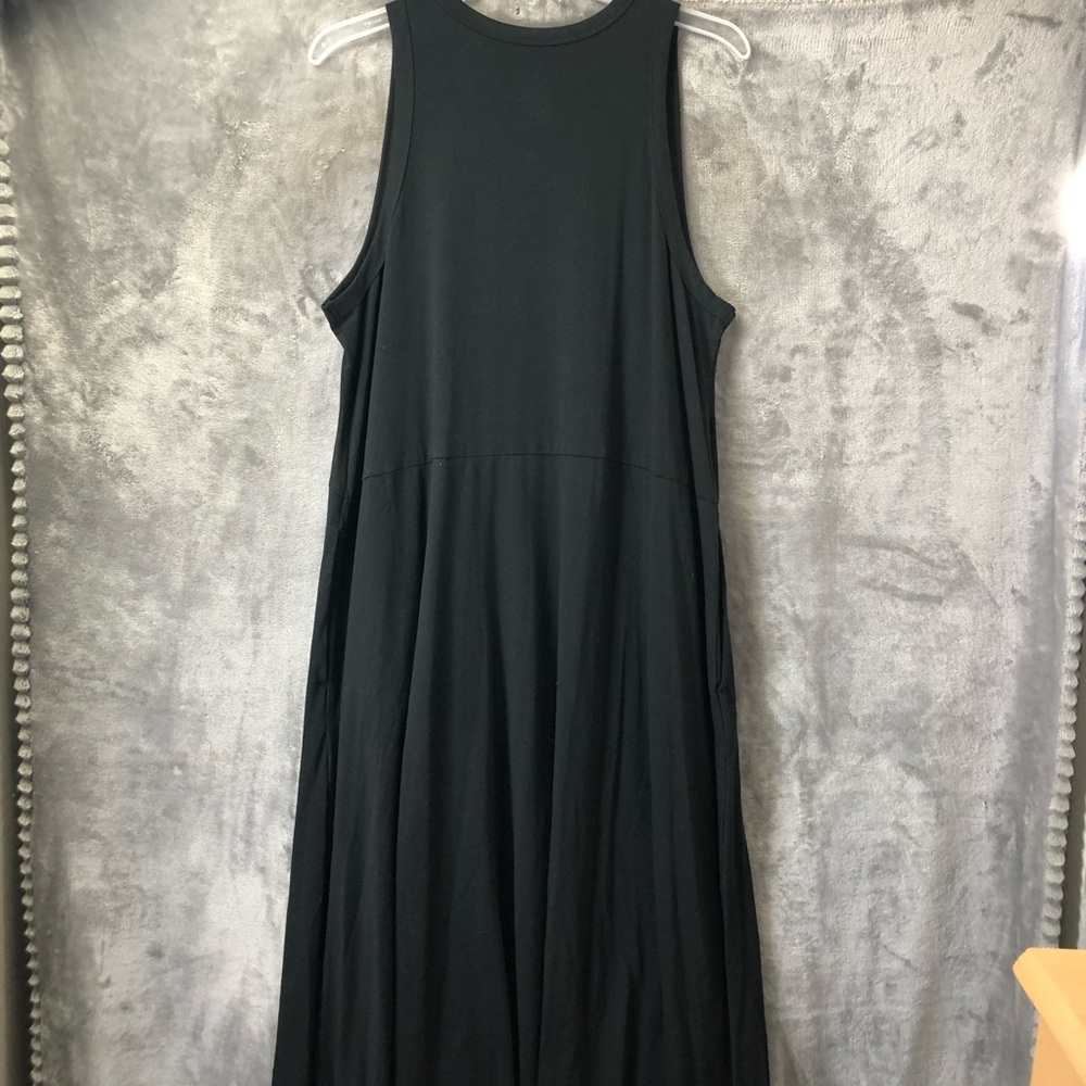 Elegant Black Sleeveless Dress - Picture 10 of 10